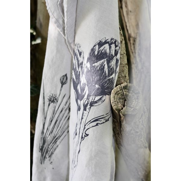 Frohstoff Geschirrtuch aus Leinen Grau mit Schnittlauch Motiv an einen Baum aufgehängt