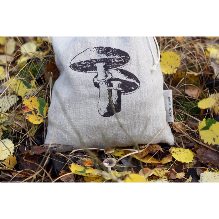 Frohstoff Leinen Beutel mit Steinpilz Motiv im Herbstlaub und Pilzen liegend