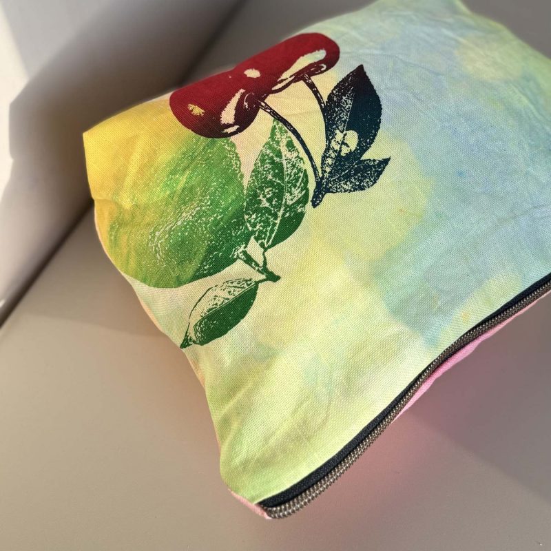 Frohstoff Unique Fruehlingsetui aus unserer Atelier Kollektion in bunten Farben