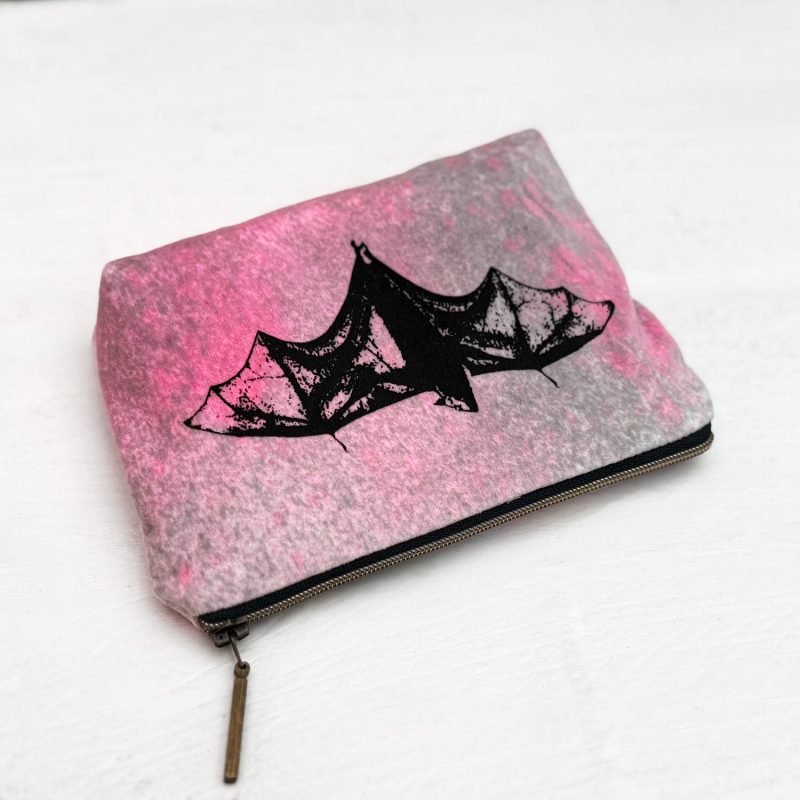 Samtetui aus der Unique-Kollektion mit dem Motiv Fledermaus