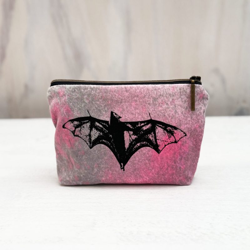 Samtetui aus der Unique-Kollektion mit dem Motiv Fledermaus