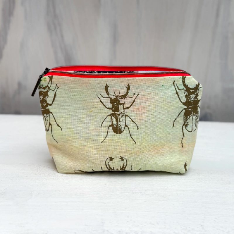 Halbleinen Etui aus der Unique Kollektion mit Kaefern als Motiv