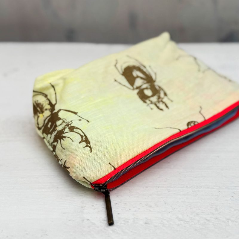 Halbleinen Etui aus der Unique Kollektion mit Kaefern als Motiv