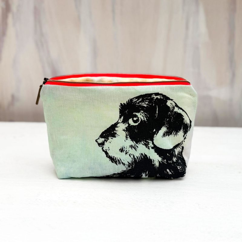 Halbleinen Etui aus der Unique Kollektion mit Kaefern als Motiv