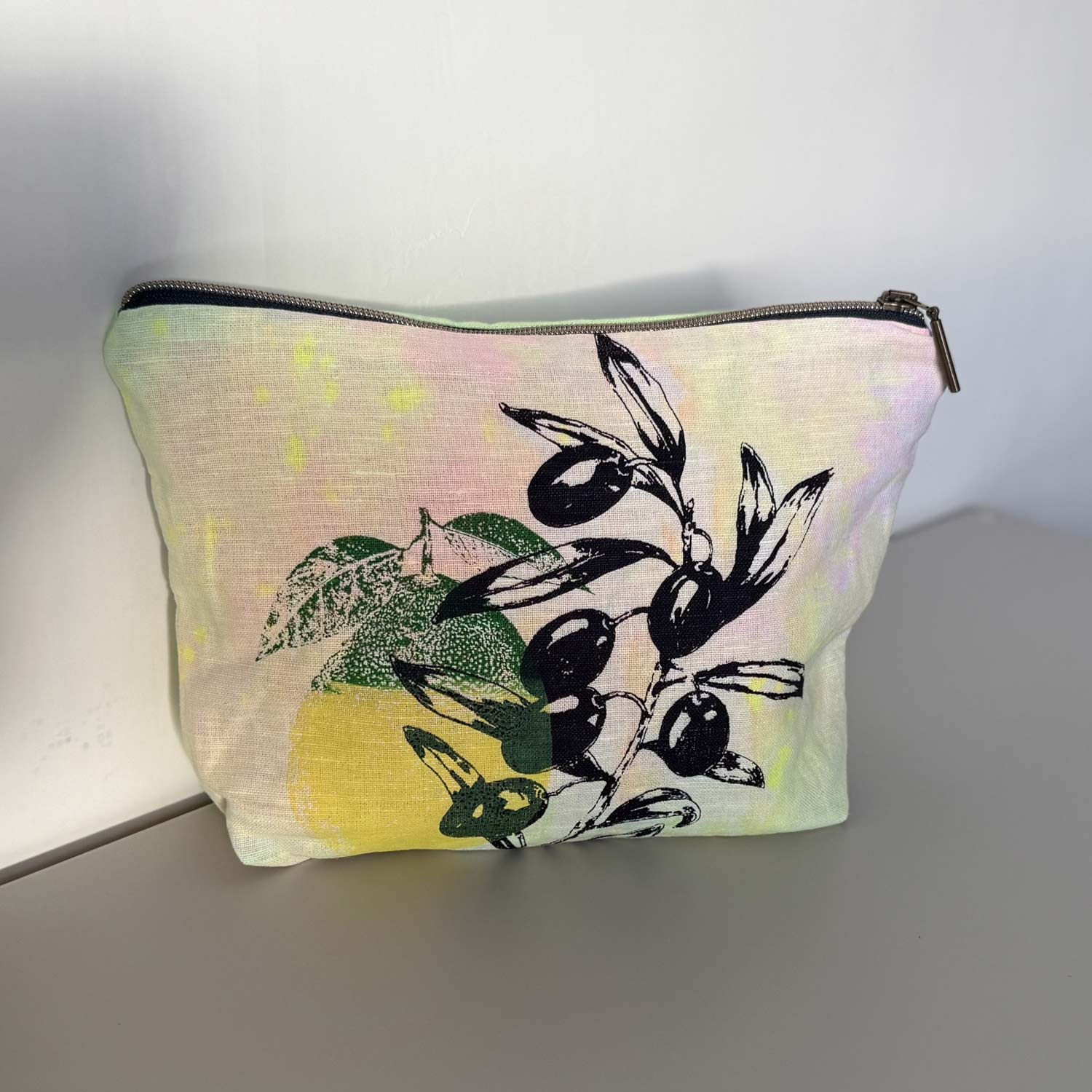 Frohstoff Uniqueetui aus unserer Atelier Kollektion in bunten Farben