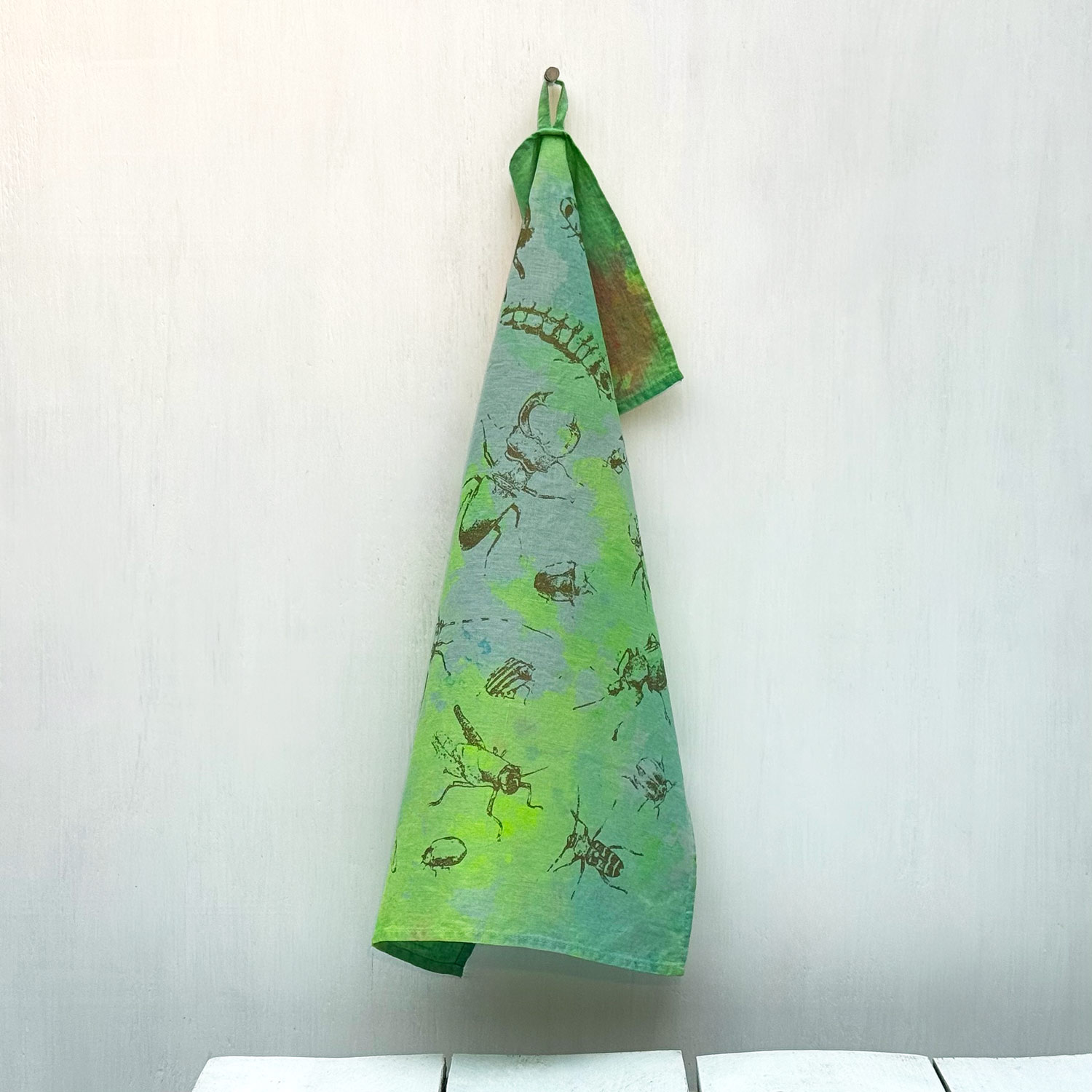Leinengeschirrtuch aus der Unique-Kollektion mit dem Motiv Kaefer in grün