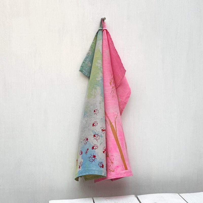 Leinengeschirrtuch-Set mit den Motiven Marienkäfer und Wiese