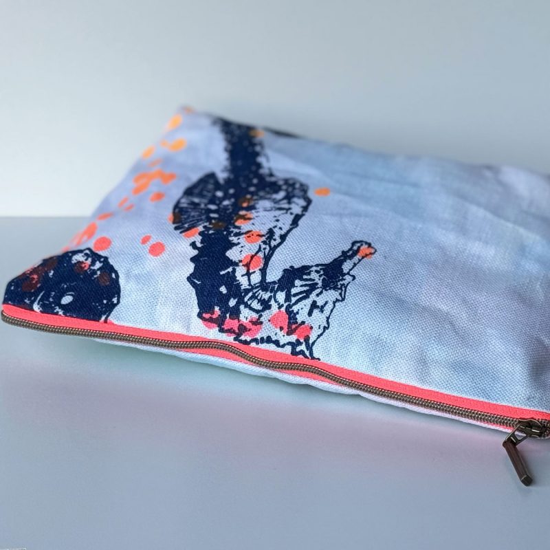 Frohstoff Halbleinen Etui mit dem Motiv Seepferdchen in Blautönen und bunten Farben