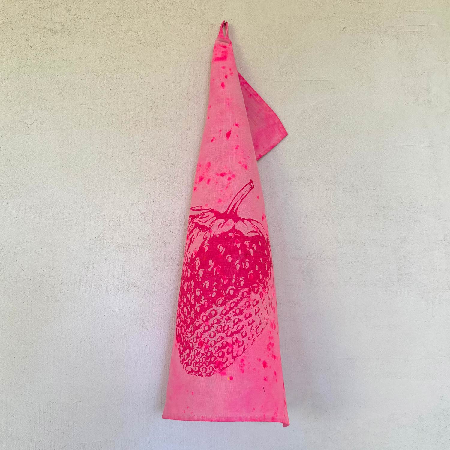 Frohstoff Atelier Geschirrtuch aus Halbleinen mit dem Motiv Erdbeere