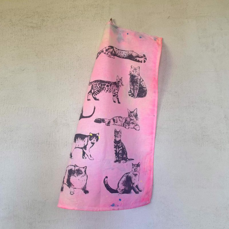 Frohstoff Atelier Geschirrtuch aus Halbleinen mit verschiedenen Katzenarten als Motiv