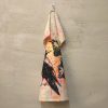 Frohstoff Atelier Geschirrtuch aus Leinen mit dem Motiv Rabentrio in bunten Farben