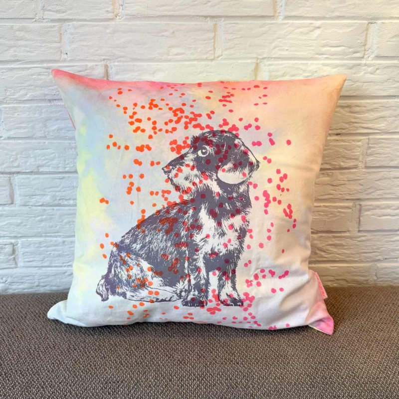 Buntes Frohstoff Atelier Kissen mit dem Motiv Dackel