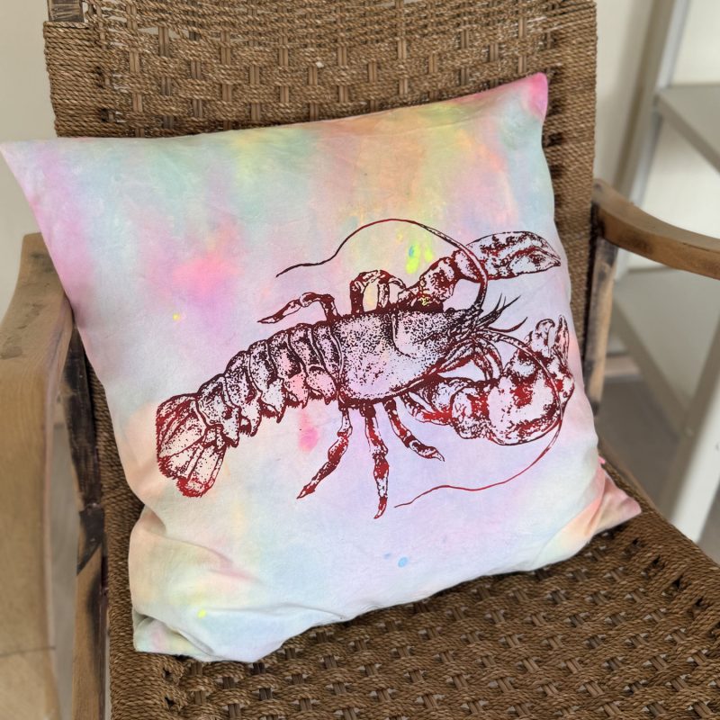 Frohstoff Atelierkissen mit dem Hummer als Motiv in knalligen Farbtönen