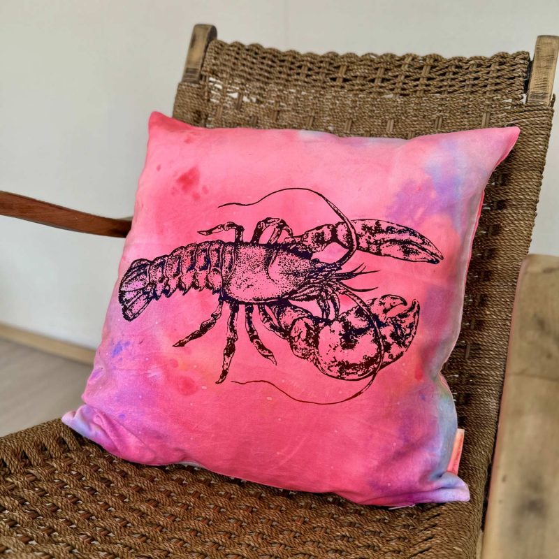 Frohstoff Atelierkissen mit dem Hummer als Motiv in knalligen pink und lilatönen