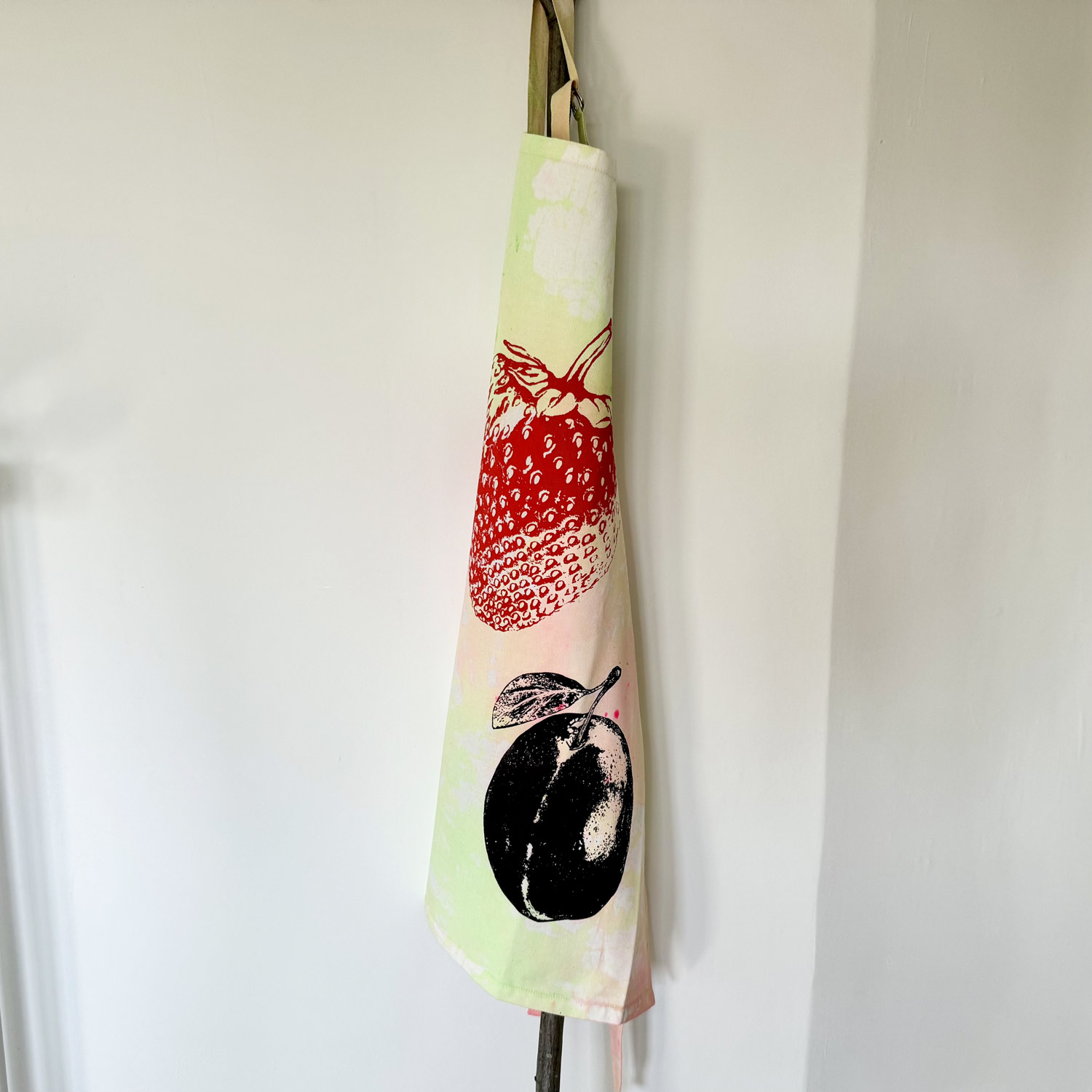 Frohstiff Unique Schürze mit verschiedenem Obst als Motiv in bunten Farben