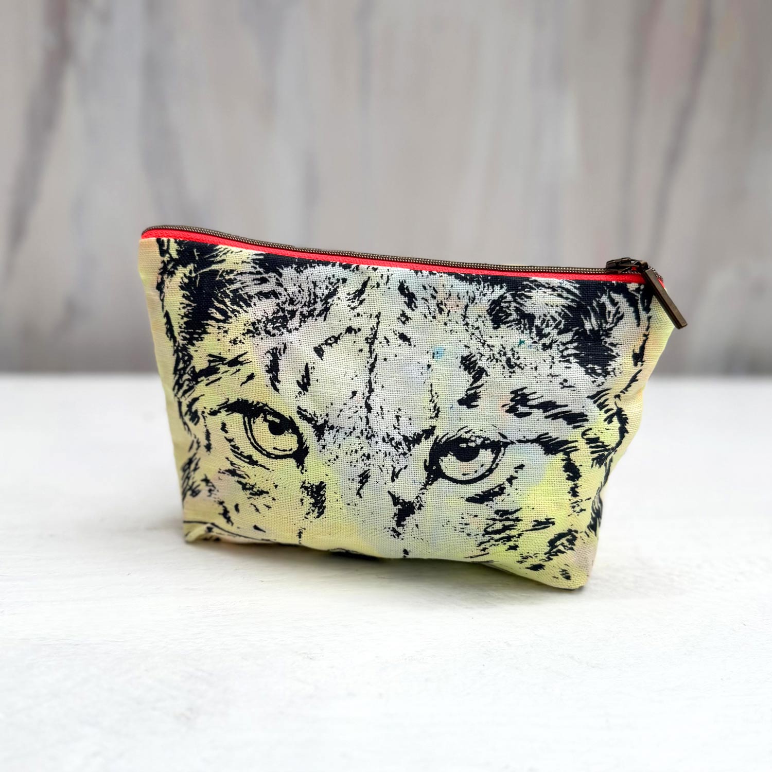 Frohstoff Atelier Etui mit dem Luchs als Motiv - bunt eingefaerbt