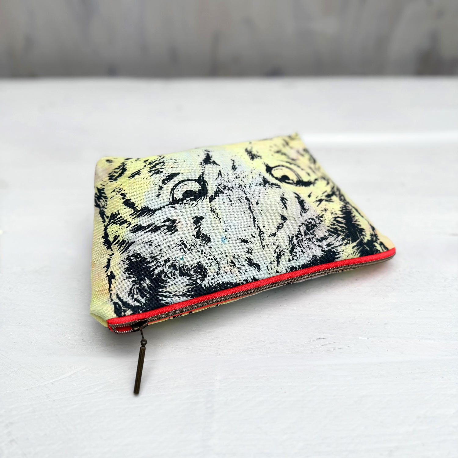 Frohstoff Atelier Etui mit dem Luchs als Motiv - bunt eingefaerbt