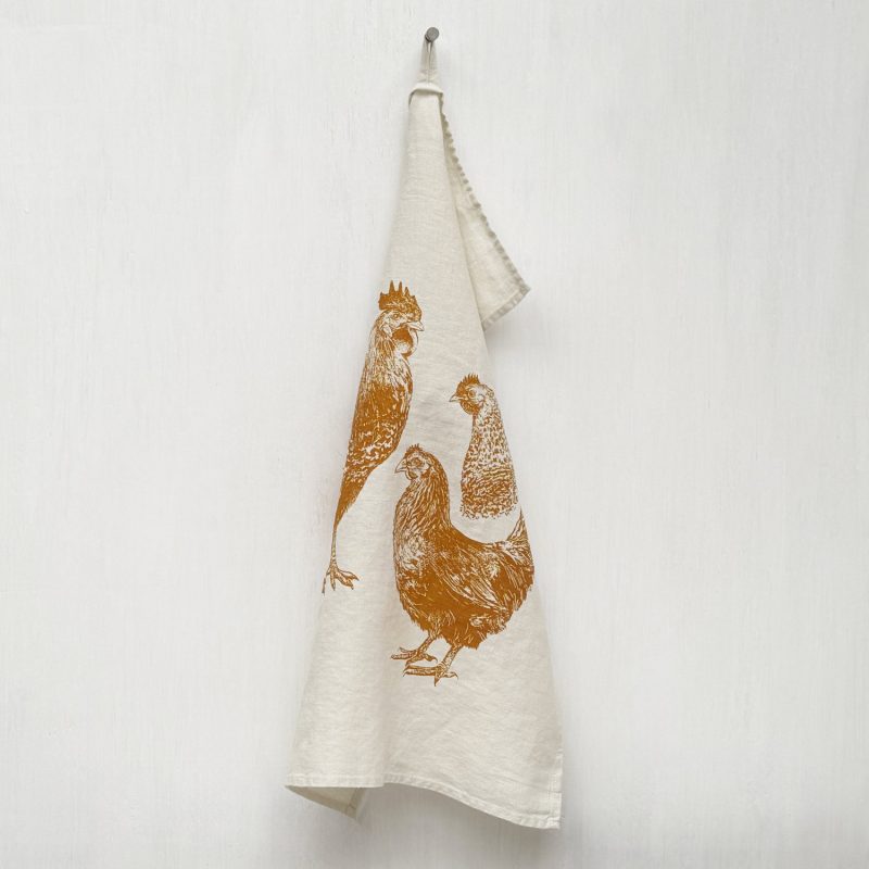 Frohstoff Leinengeschirrtuch in der Farbe Pine mit dem Motiv Hühnertrio