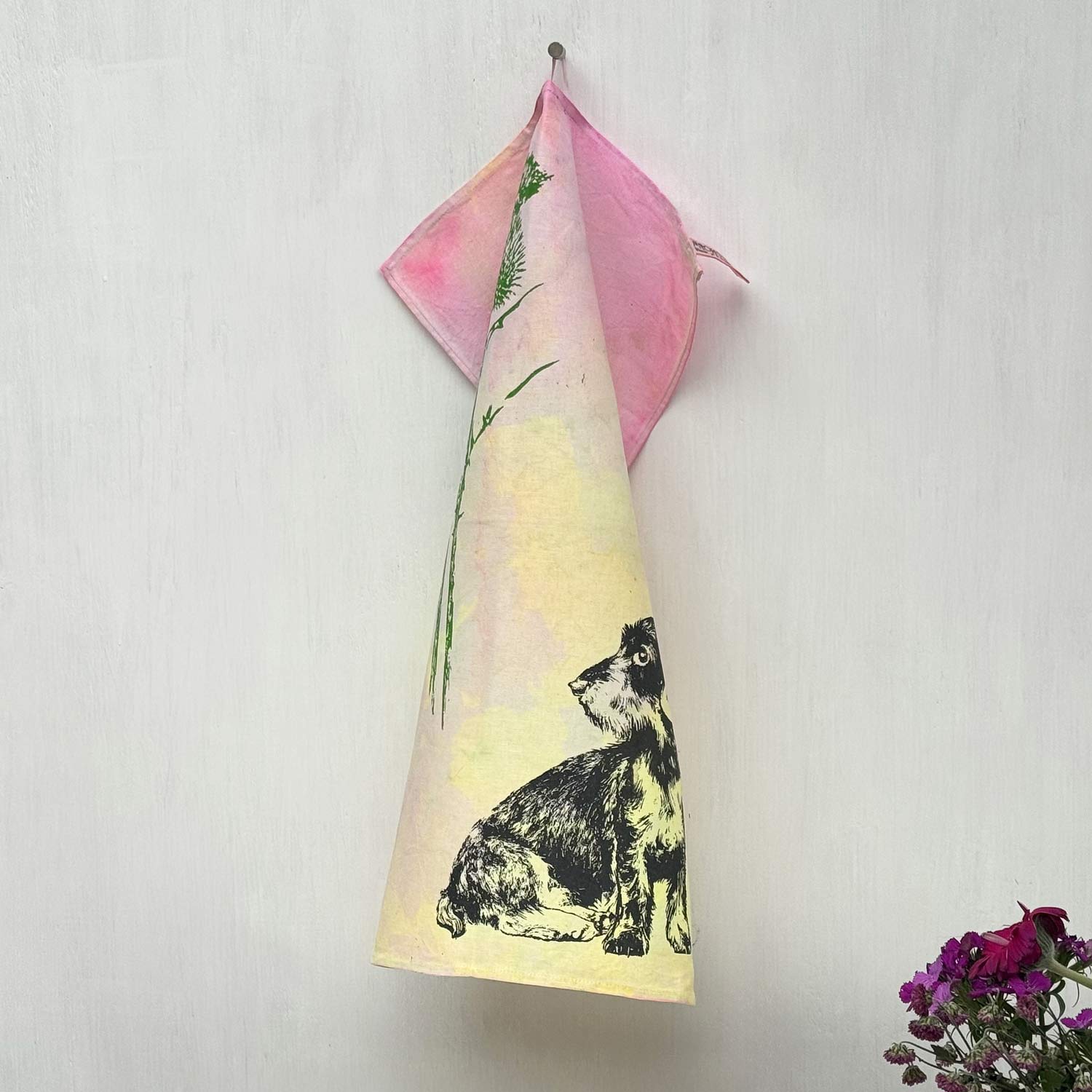 Frohstoff Qnique Atelier Geschirrtuch mit dem Motiv Dackel bunt eingefaerbt