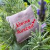 Frohstoff Lavendelkissen mit dem Aufdruck - kleine Auszeit in neonrot