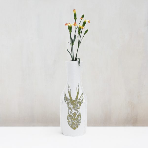 Frohstoff Flaschenhusse mit Rehbock-Motiv in Olivgold mit Blumen dekoriert