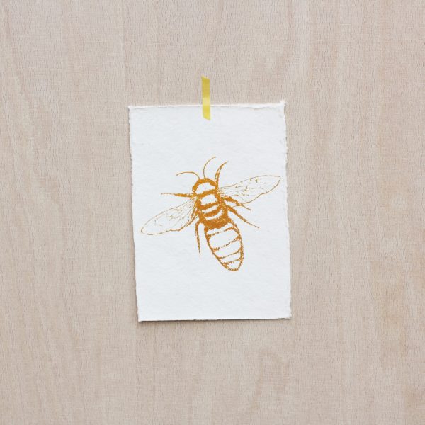 Frohstoff Kunstdruck orange Biene mit Holzuntergrund