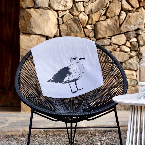 Frohstoff Geschirrtuch mit Möwen-Motiv über einem Stuhl