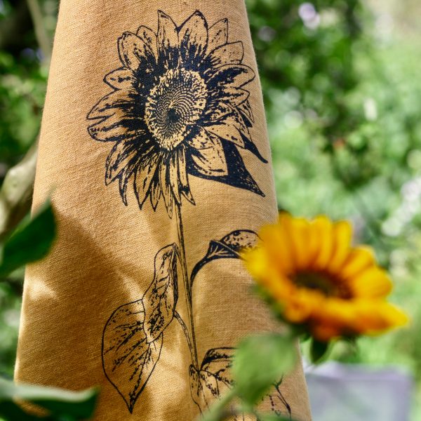 Frohstoff Geschirrtuch mit Sonnenblumen-Motiv Honiggelb in der Natur