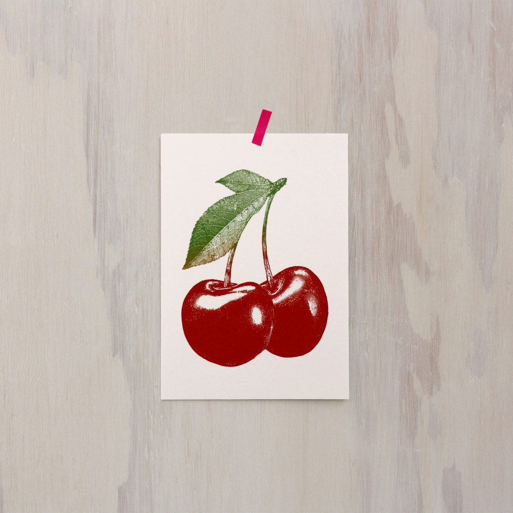 Frohstoff Postkarte mit dem Motiv Kirsche in Irisdruck.